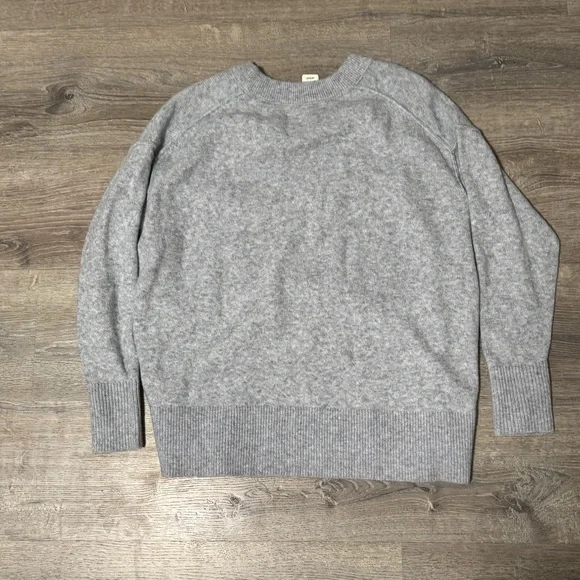 NWT Aerie Unreal V Neck Sweater Exposed Seams Oversized Gray Sweater small - Picture 3 of 7